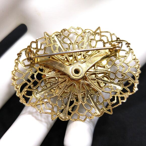 Vintage Lucite Filigree Brooch, Gold Foil, 1960s Jewelry - Picture 3 of 10